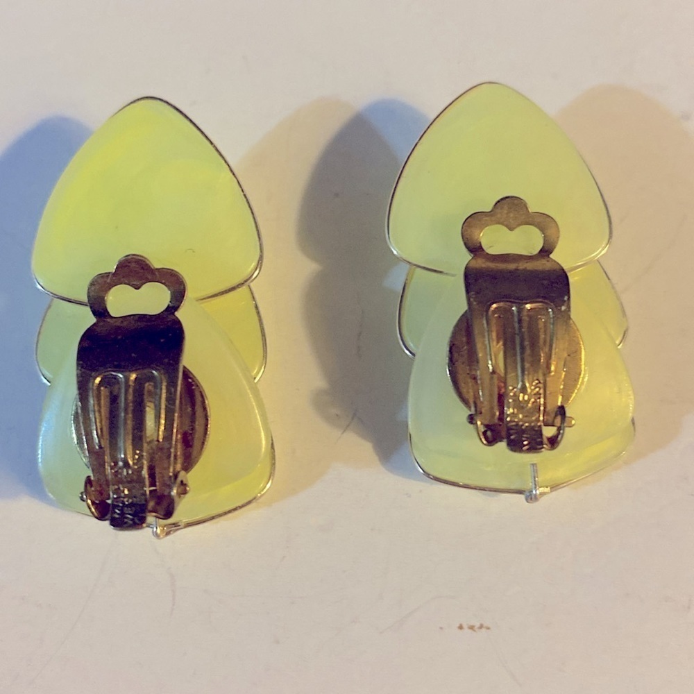 West Germany Earrings, Clip on, Gold tone, Lemon yellow, Vintage, minimalist - Picture 4 of 10